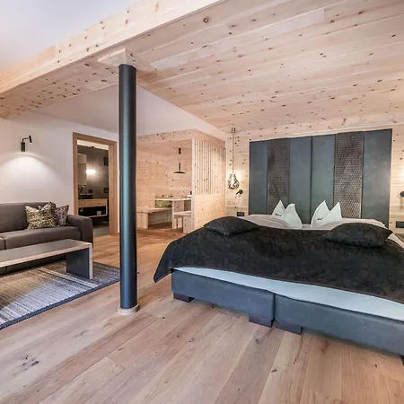 Cristallo - Wellness Mountain Living Hotell