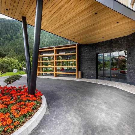 Cristallo - Wellness Mountain Living Hotell Badia (South Tyrol)