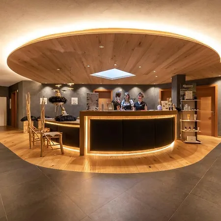 Cristallo - Wellness Mountain Living Hotell 4*