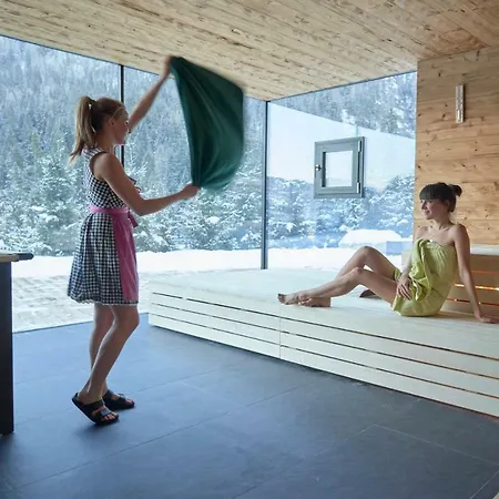 Cristallo - Wellness Mountain Living Hotell 4*