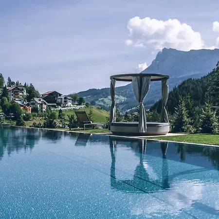 Hotell Cristallo - Wellness Mountain Living 4*
