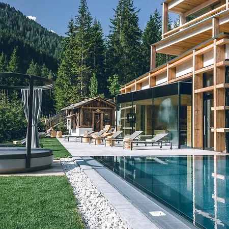 Hotell Cristallo - Wellness Mountain Living